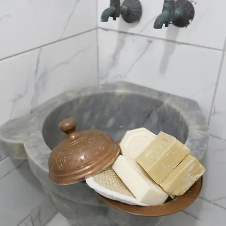 Villa Stylish Triplex With Turkish Bath, Terrace, Location