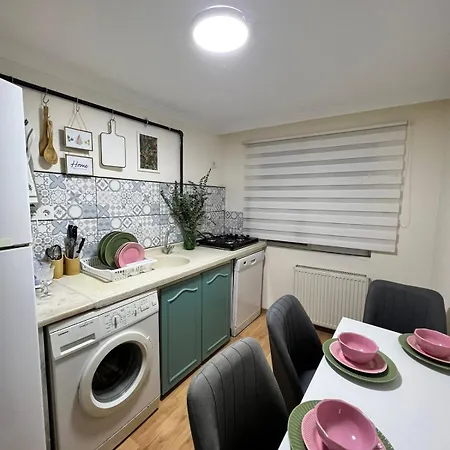 Stylish Triplex With Turkish Bath, Terrace, Location ヴィラ