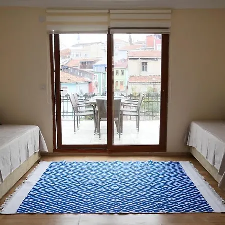 ヴィラ Stylish Triplex With Turkish Bath, Terrace, Location